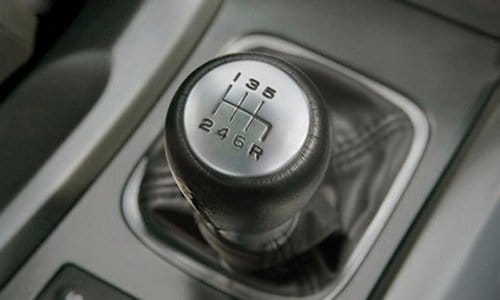 Những Kinh Nghiệm Bạn Cần Biết Khi Lái Xe Số Sàn