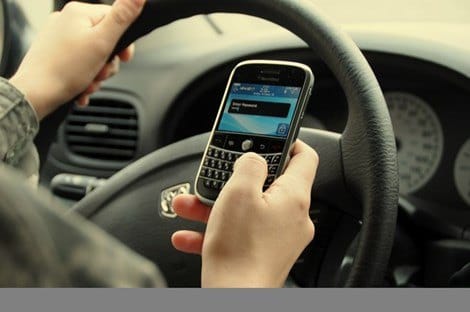 Bí Quyết Để Tránh Phân Tâm Khi Lái Xe Ô Tô