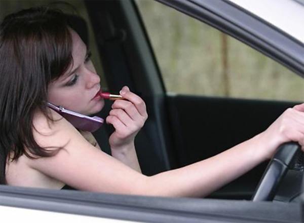 Một Số Điều Không Nên Làm Khi Lái Xe Ô Tô