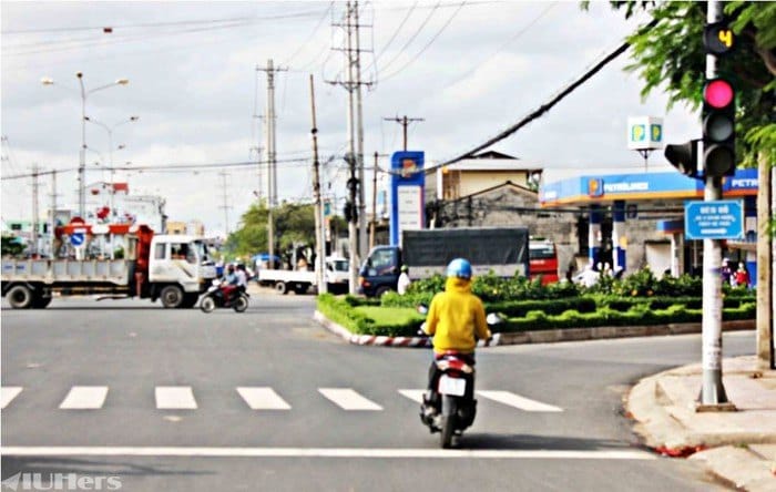 Chuyển Hướng Không Có Tín Hiệu Báo Rẽ Hướng