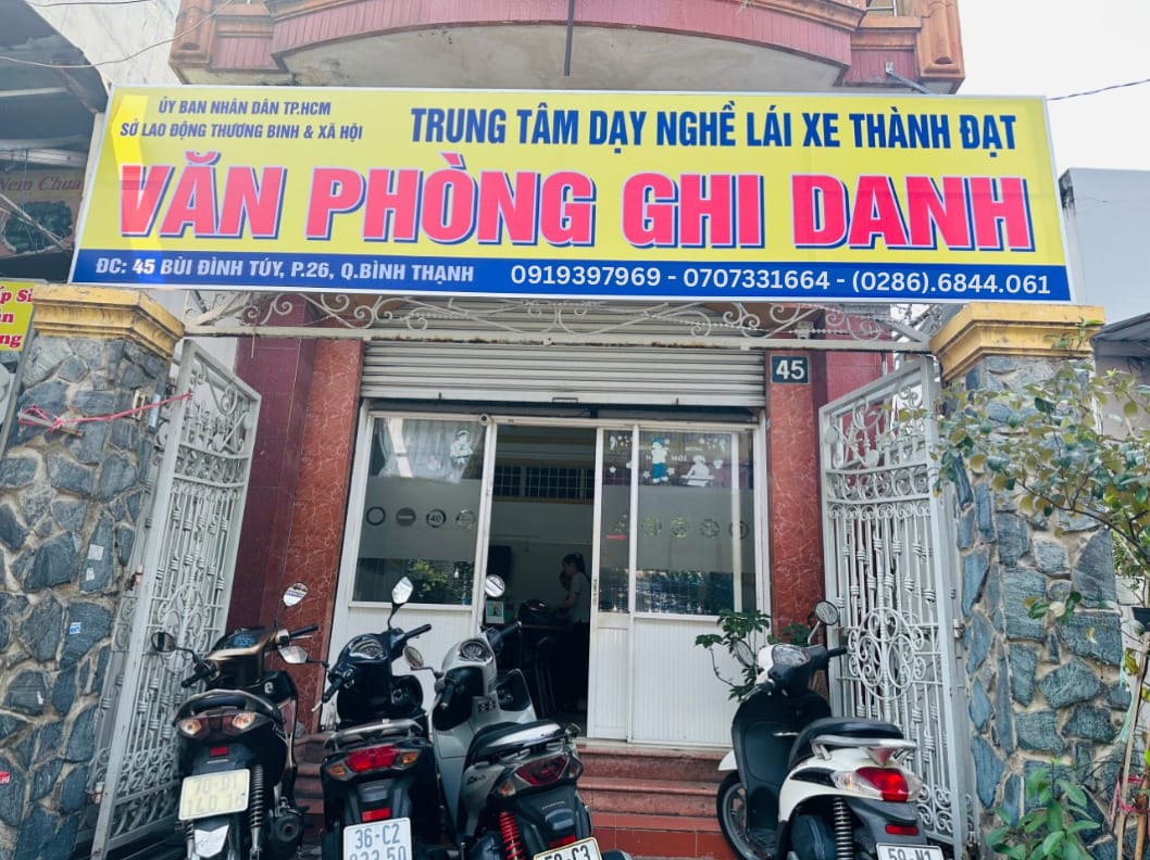 trường dạy lái xe thành đạt