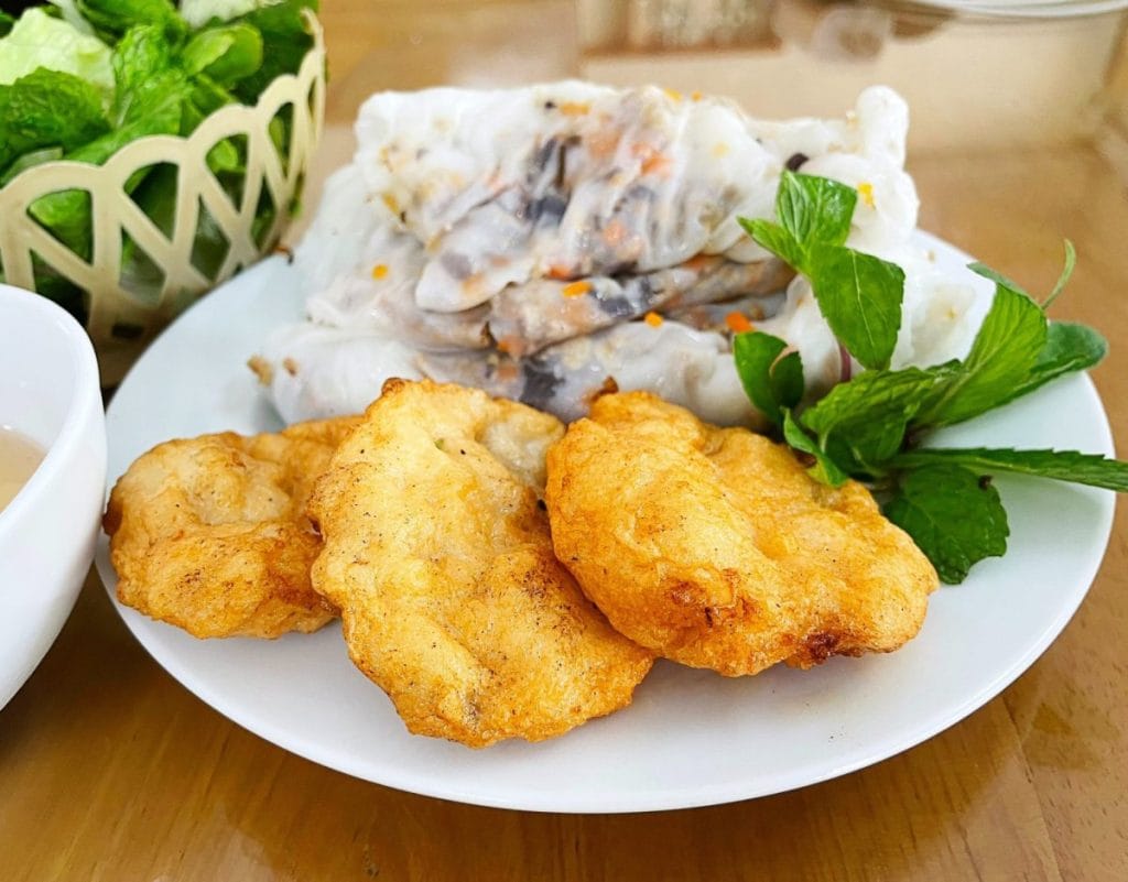 Bánh cuốn chả mực Gốc Bàng - Ăn sáng Quảng Ninh