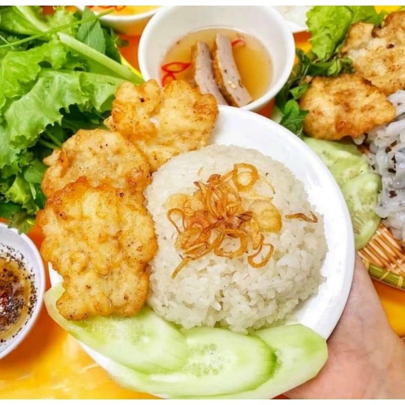 Quán Ăn Xôi Chả Mực Minh Hòa - Ăn sáng Quảng Ninh
