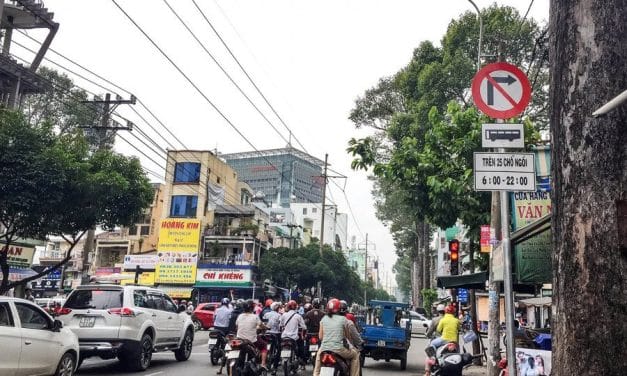 Biển báo cấm rẽ phải xe ô tô, xe tải, xe máy quy định mới 2025