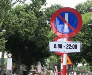 Biển cấm đỗ xe theo khung giờ vào ngày lẻ - Các loại biển báo cấm thường gặp số 2