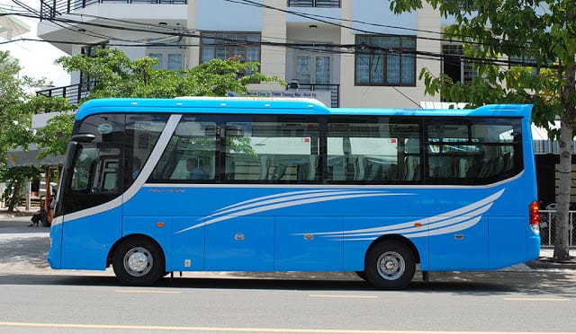 Xe Du Lịch Hòa Bình - Thuê xe 30 chỗ Quận 10