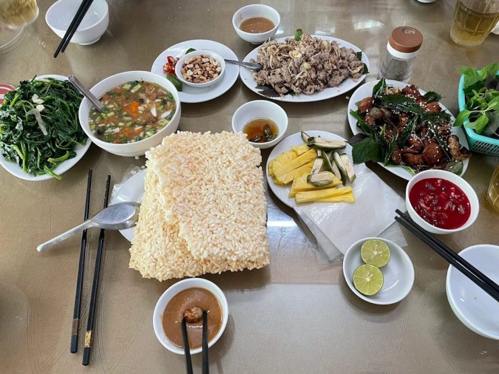 Cơm cháy Nhà Hàng Tuyết Thảo - Ăn tối Ninh Bình