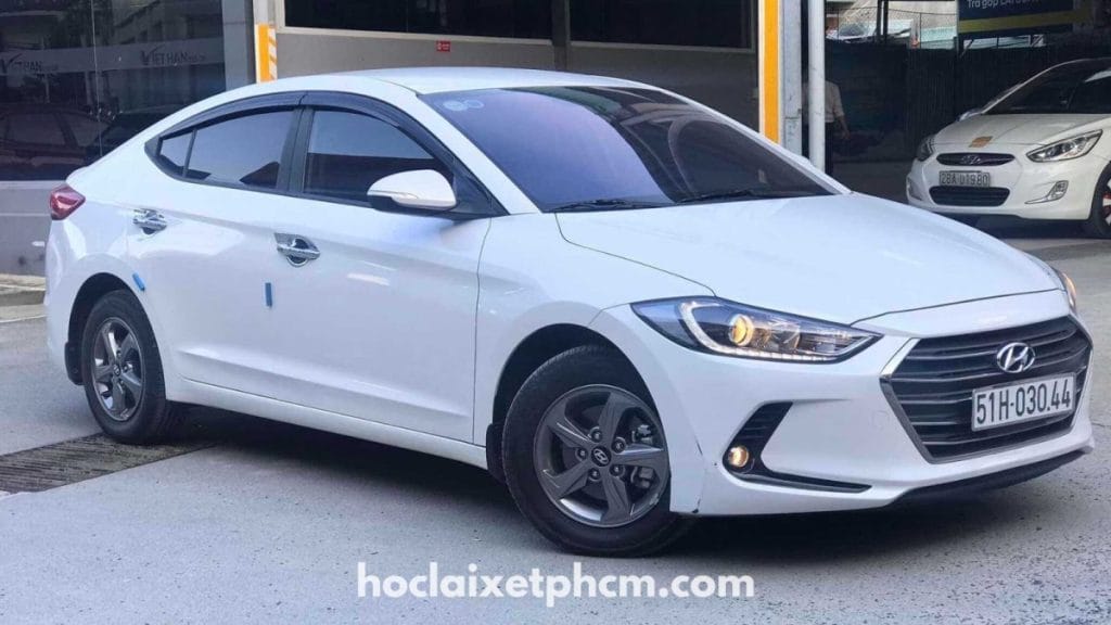 Dịch vụ thuê xe ô tô Gia Đình - Thuê xe 4 chỗ Quận 1
