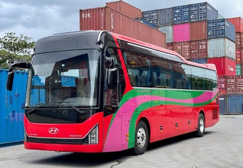 Hình: Dịch vụ xe Đại Phát - Thuê xe 16 chỗ Quận 2