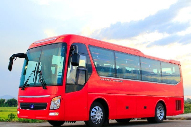 Hình: Dịch vụ xe Đại Phát - Thuê xe 16 chỗ Quận 3