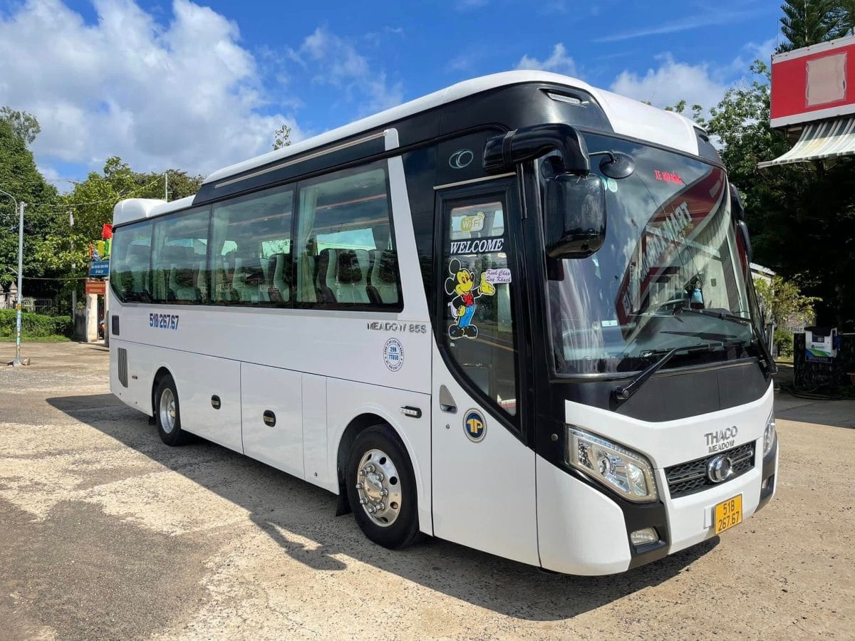 Hình: Thuê xe Thành Công - Thuê xe 16 chỗ Quận 6