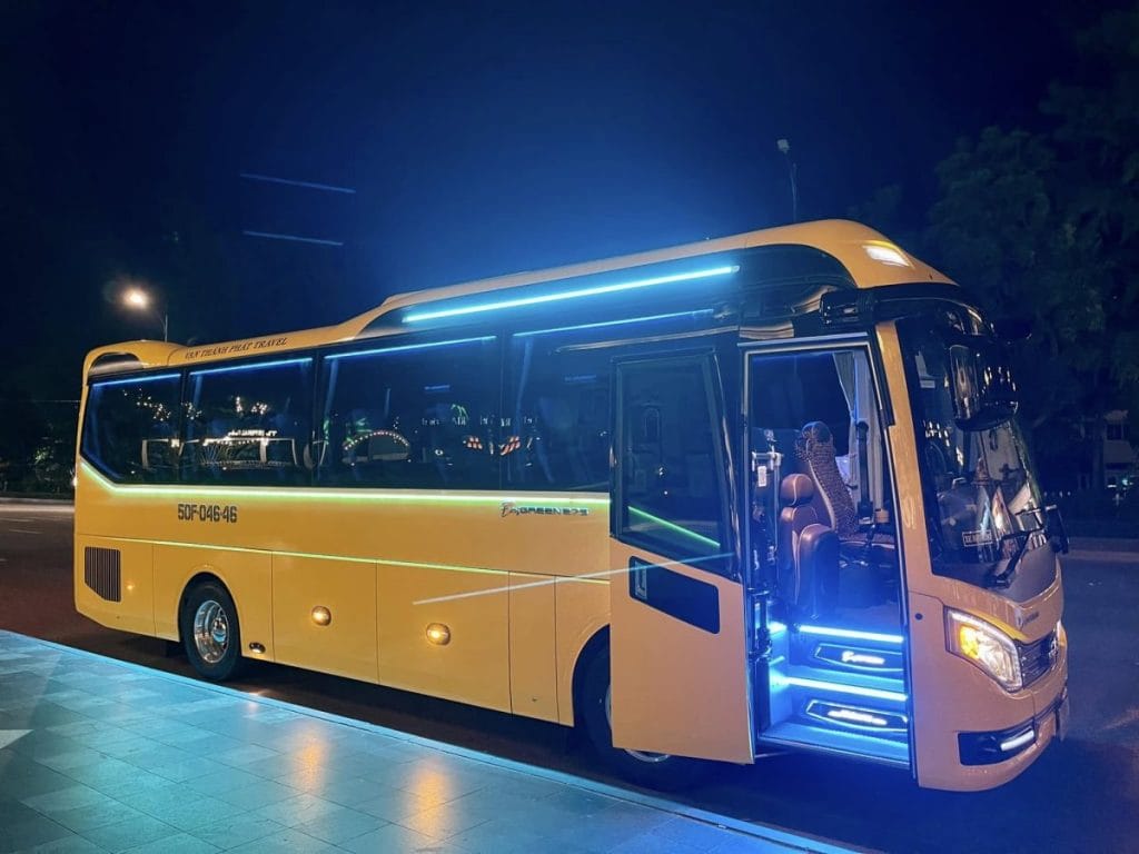 Xe Du Lịch Vạn Thành - Thuê xe 30 chỗ Quận 7 