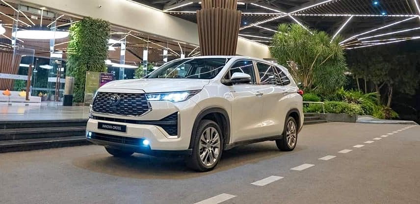 Hình xe 7 chỗ Công Ty TNHH Du Lịch & Vận Tải Gia Định - Thuê xe 7chỗ Bình Thạnh