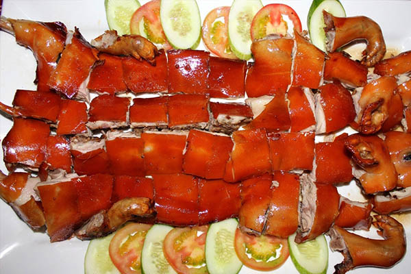 Lợn quay - món ăn trưa ngon ở Bắc Kạn