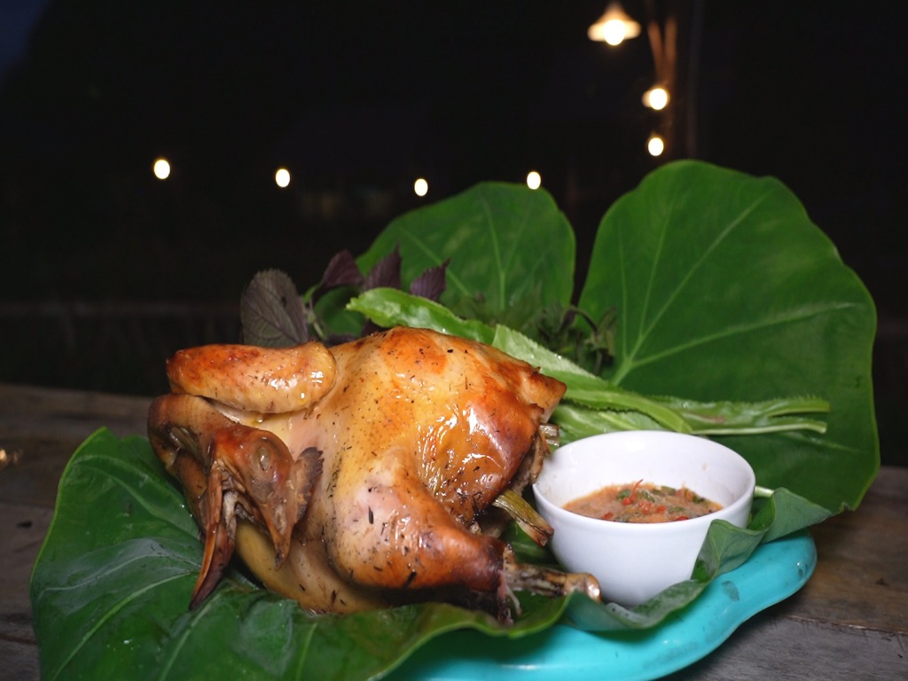 Gà chạy bộ nướng mọi - ăn tối Hoà Bình