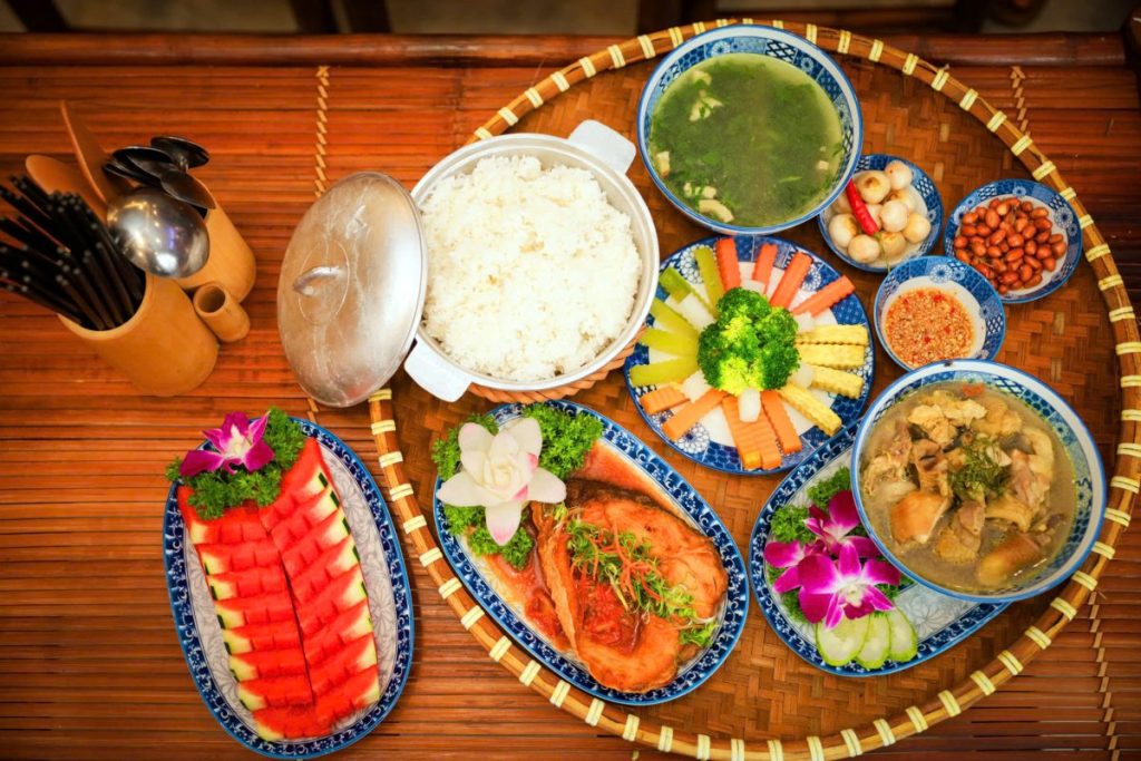 Cơm niêu Hà Tĩnh - ăn trưa Hà Tĩnh