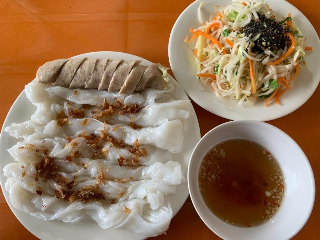 Bánh mướt chấm nước mắm cuốn thịt - ăn trưa Hà Tĩnh