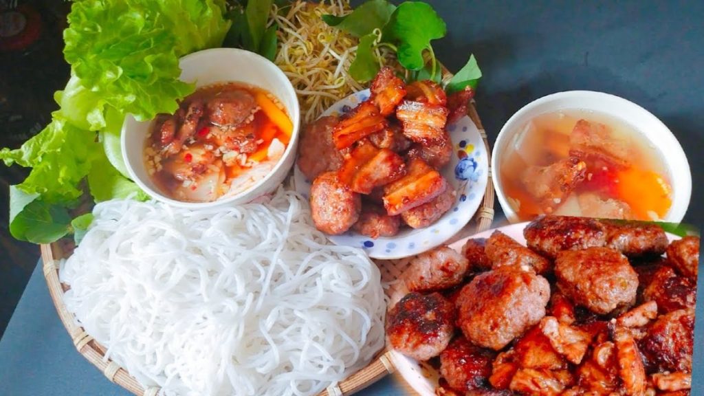 Bún chả nướng - ăn tối Hoà Bình
