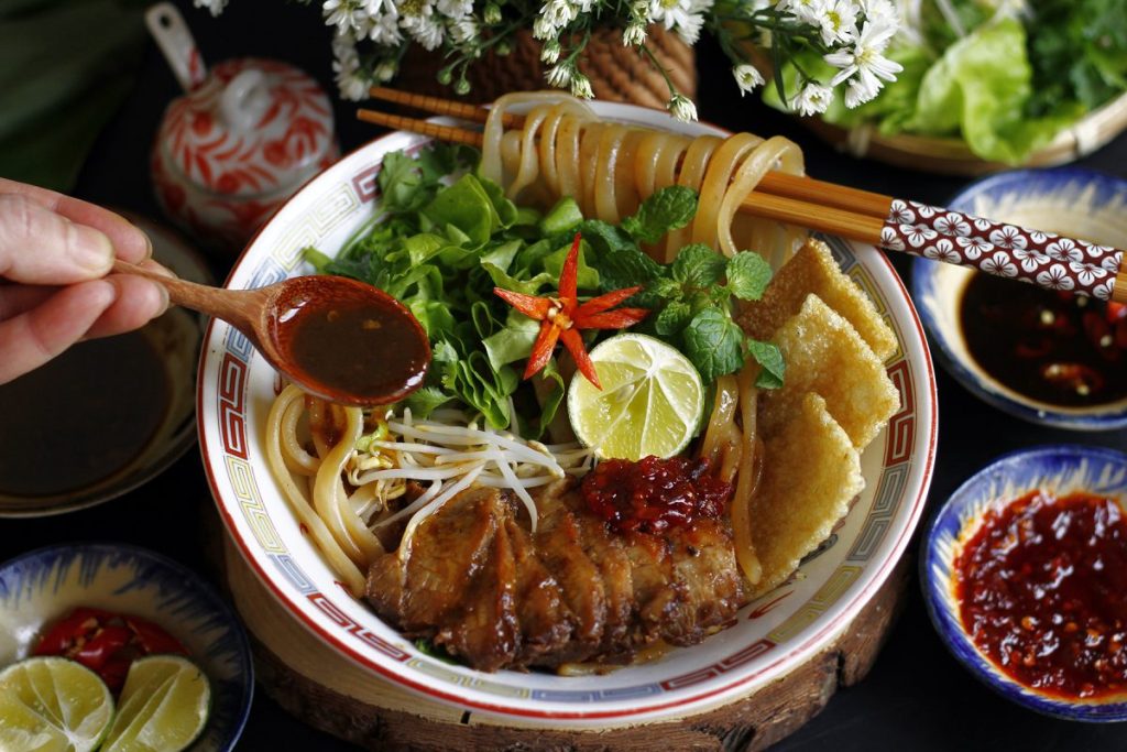 Cao Lầu - ăn trưa Đà Nẵng
