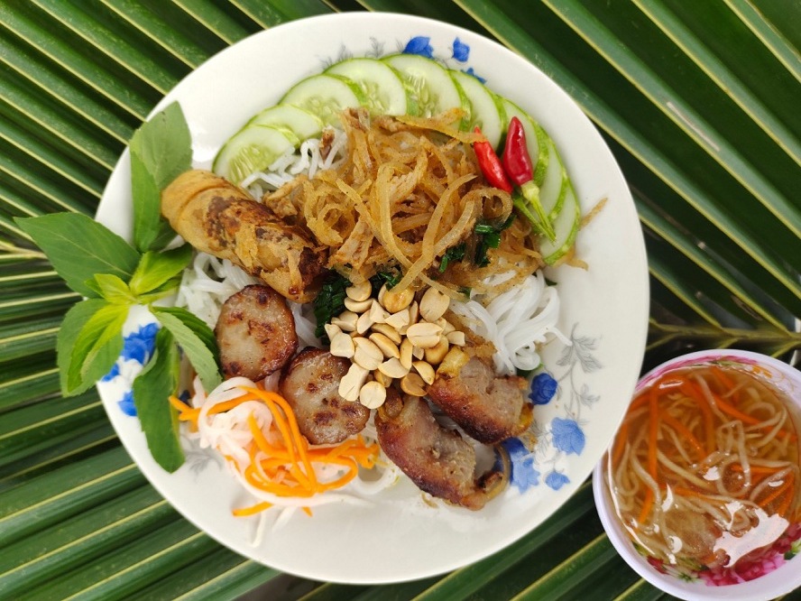 Bún Thịt Nướng Nàng Thơ - Ăn trưa Phú Nhuận