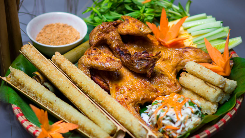 Gà Nướng Cơm Lam - Ăn trưa Đắk Lắk