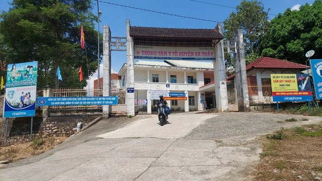 Trung Tâm Y Tế Huyện Sa Thầy - Xe Cấp Cứu Kon Tum