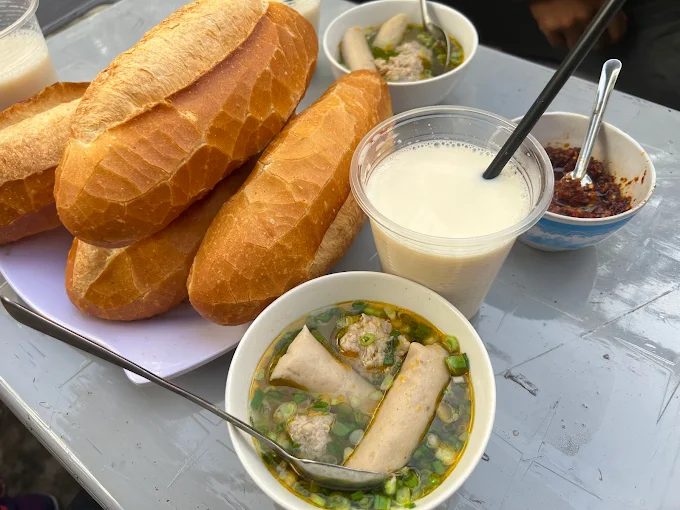 Bánh mì xíu mại Đà Lạt - Ăn sáng Lâm Đồng 