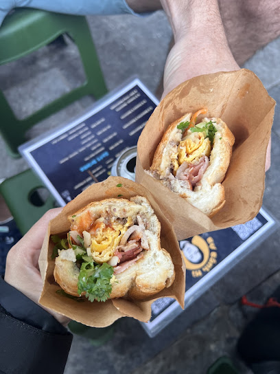 Bánh mì pate - Ăn sáng Hà Nội