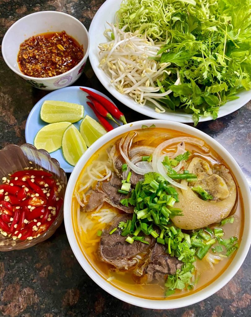 Bún bò giò heo - Ăn tối Nghệ An