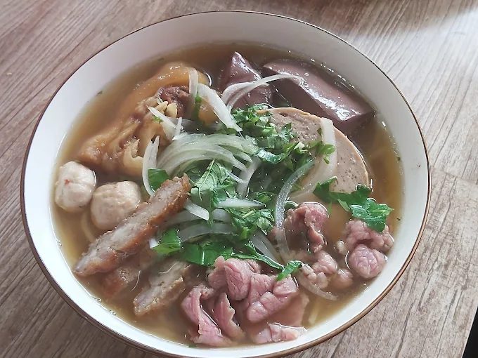 Bún bò Huế - Ăn trưa Lai Châu