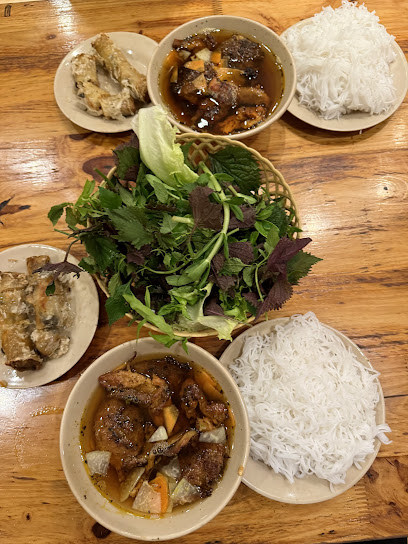 Bún chả Hà Nội - Ăn trưa Hà Nội