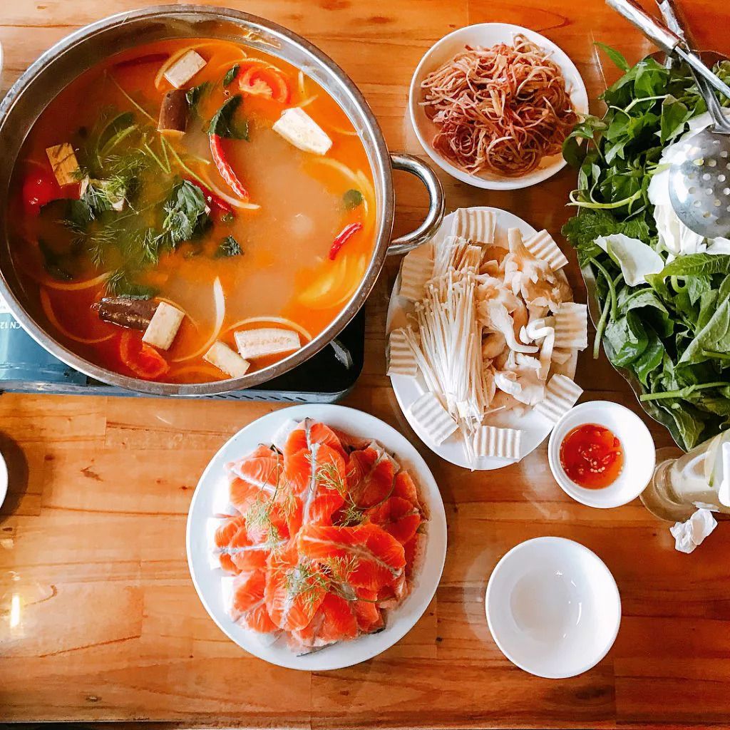 Lẩu cá hồi Sơn La - ăn trưa Sơn La