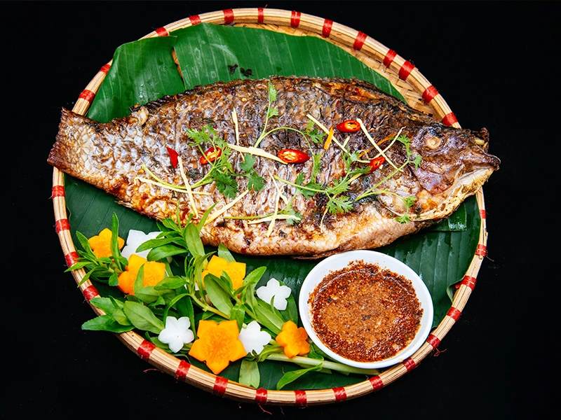 Cá suối nướng mắc khén - Ăn trưa Điện Biên