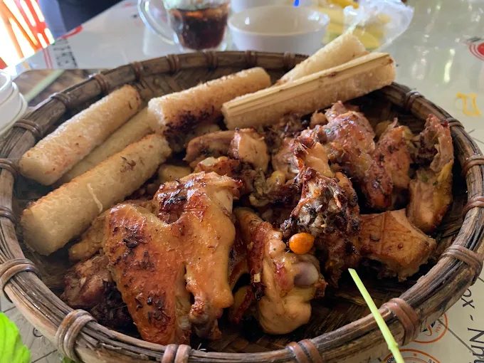 Gà nướng cơm lam - Ăn trưa Đắk Nông