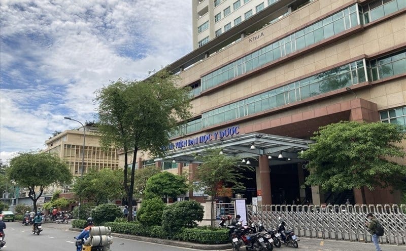 Bệnh viện Đại học Y Dược TPHCM - Xe cấp cứu quận 6