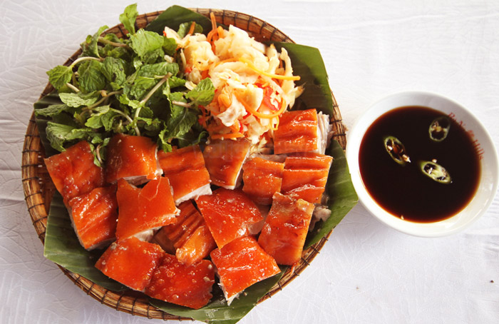 Lợn cắp nách nướng - Ăn tối Lai Châu