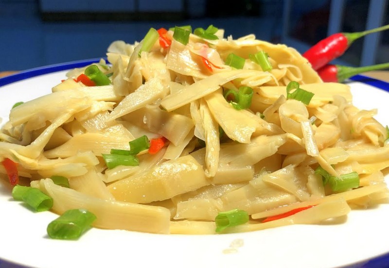 Măng đắng xào - Ăn trưa Điện Biên