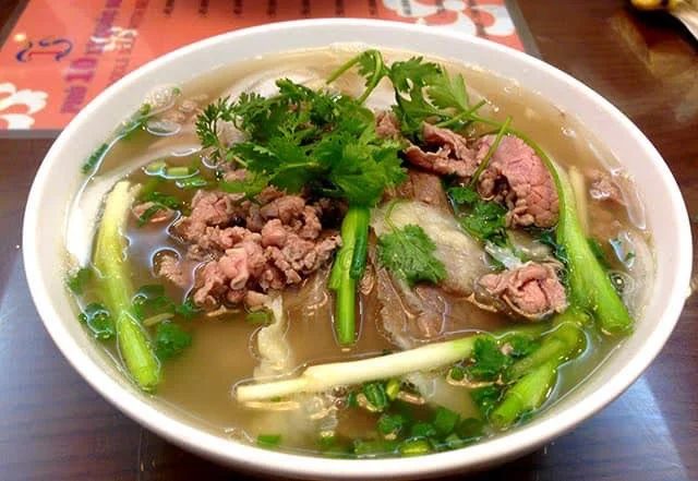 Phở bò - Ăn trưa Lai Châu