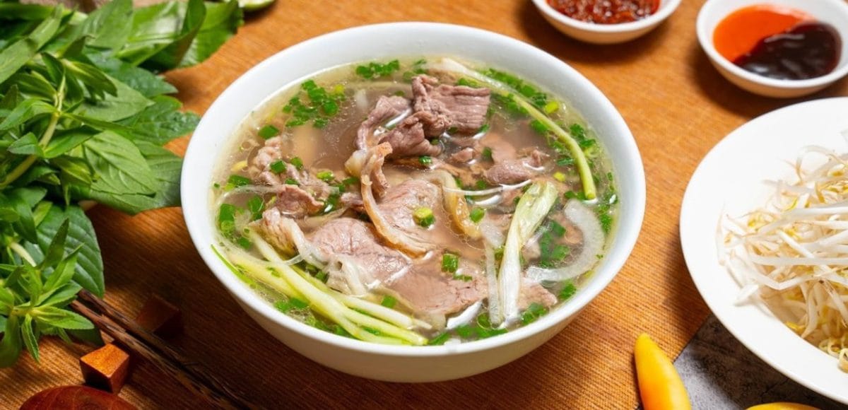 Phở Gia Truyền Huyền Trang - Món ăn trưa ngon Quận 6