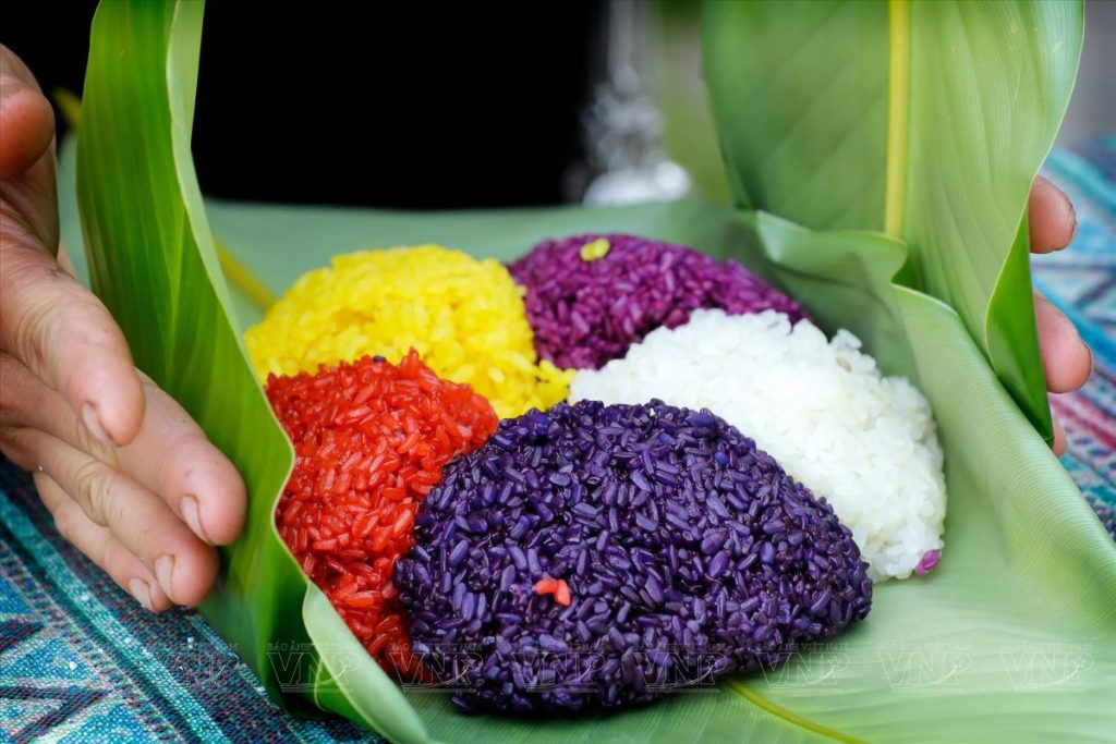 Xôi ngũ sắc - Ăn tối Yên Bái