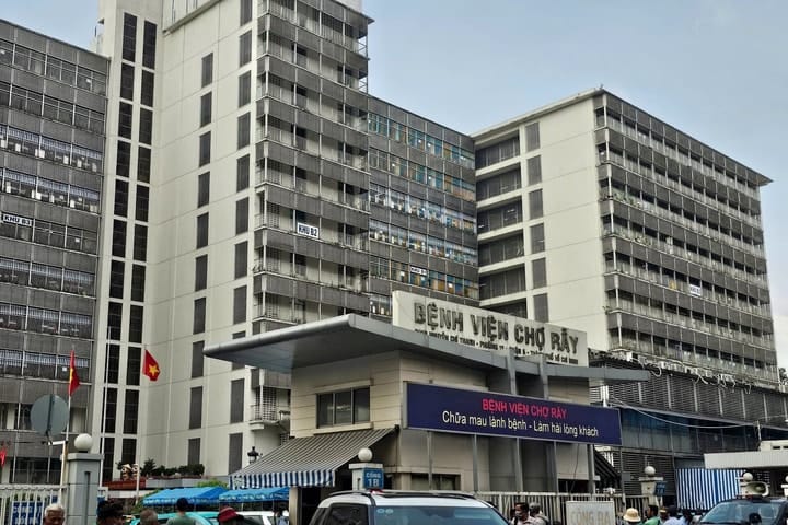 Bệnh Viện Chợ Rẫy - Xe cấp cứu quận 6