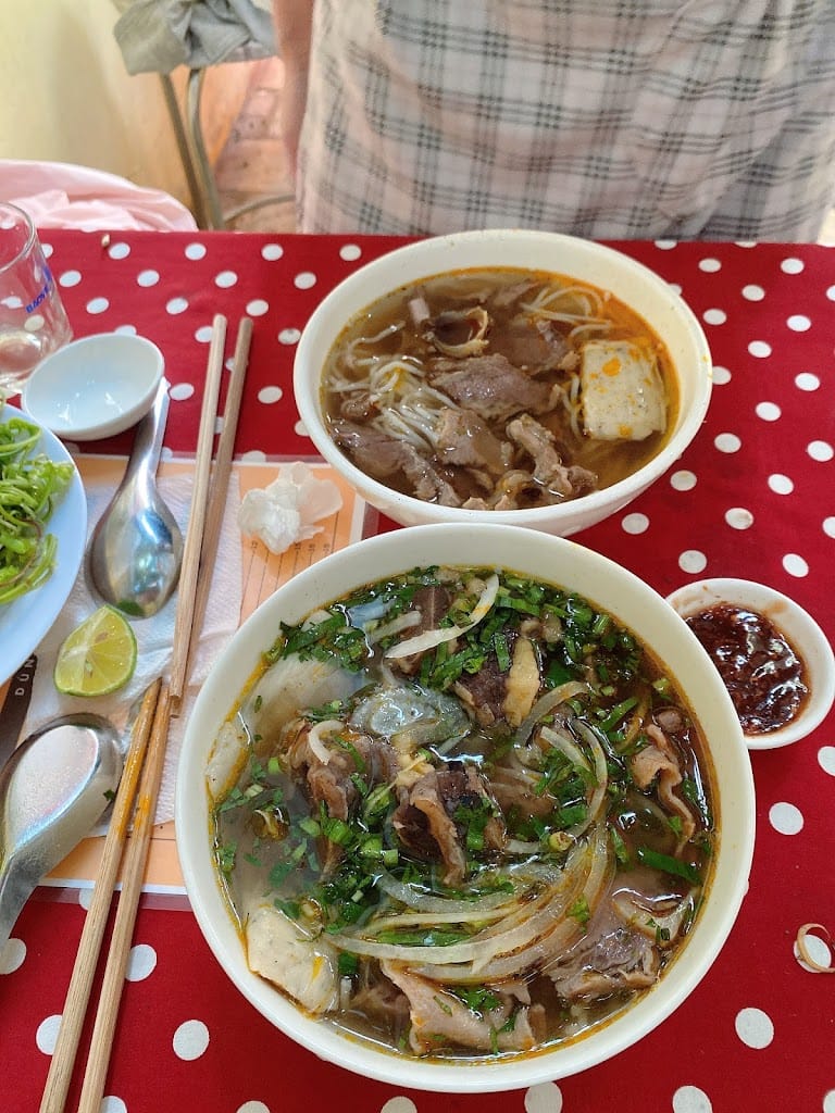 Bún bò cô tư - Ăn sáng Vũng Tàu