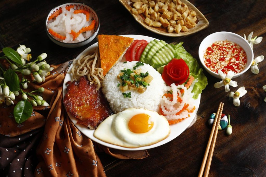 Cơm tấm sườn bì chả - ăn trưa Đồng Nai