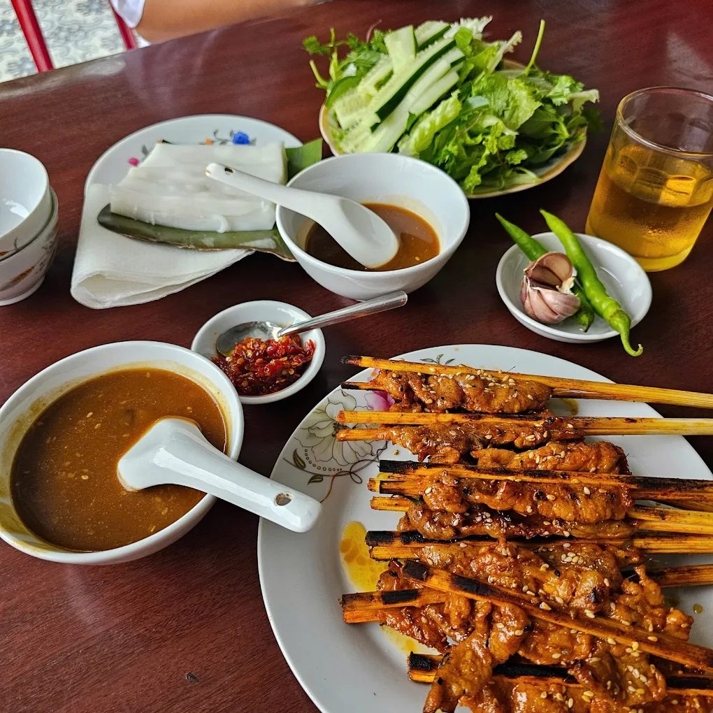 Bánh ướt thịt nướng cô Loan - Ăn sáng Quảng Nam