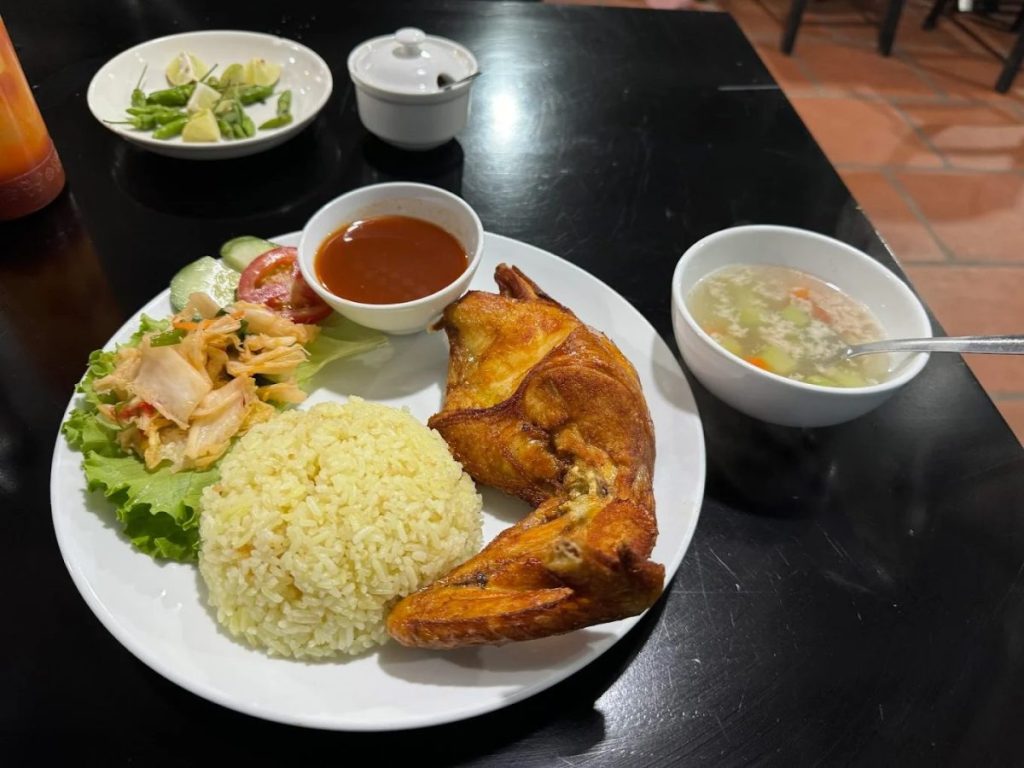 CƠM GÀ HỘI AN TT HOA VIÊN - Ăn trưa Quảng Nam