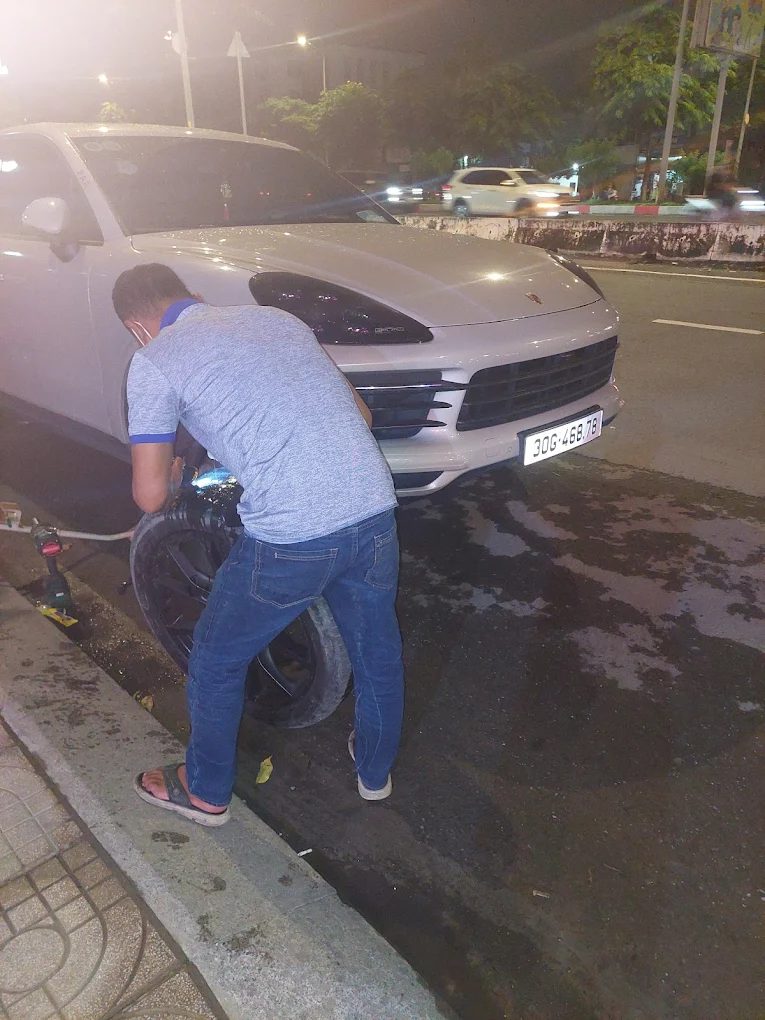 CỨU HỘ - VÁ VỎ ĐƯỜNG CAO TỐC - Cứu Hộ Xe Ô Tô Tiền Giang