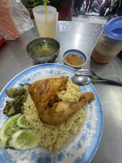 Cơm gà xối mỡ Thái Bình- ăn trưa Sóc Trăng