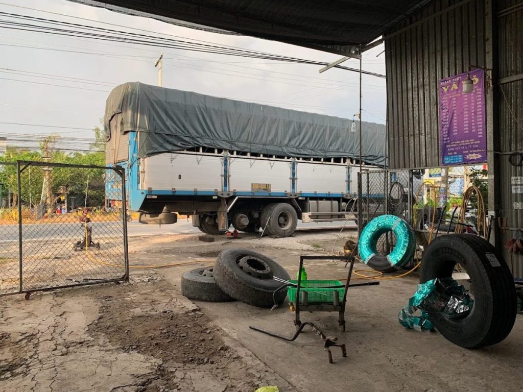 KHANH THUỲ VÁ VỎ LƯU ĐỘNG 24/24 - Cứu Hộ Xe Ô Tô Cao Lãnh