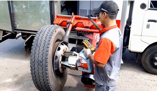 VÁ VỎ Ô TÔ LƯU ĐỘNG - CỨU HỘ LỐP Ô TÔ - KÍCH BÌNH ẮC QUY NGỌC THẮNG - Cứu Hộ Xe ÔTô Quận 11