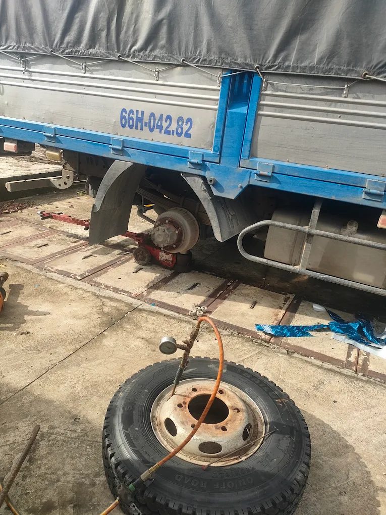 Vá Lốp Ô Tô Lưu Động Tài Lộc - Cứu Hộ Xe Ô Tô Cam Ranh